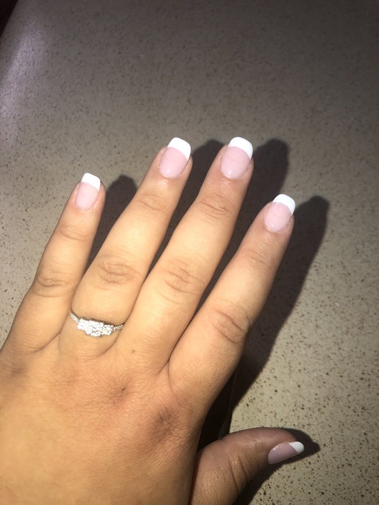 About Deluxe Nails & Spa and reviews